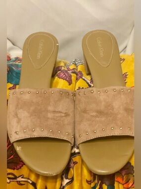 ✨ Calvin Klein Suede Studded Slide Sandals – Tan/Beige – Size 8 ✨